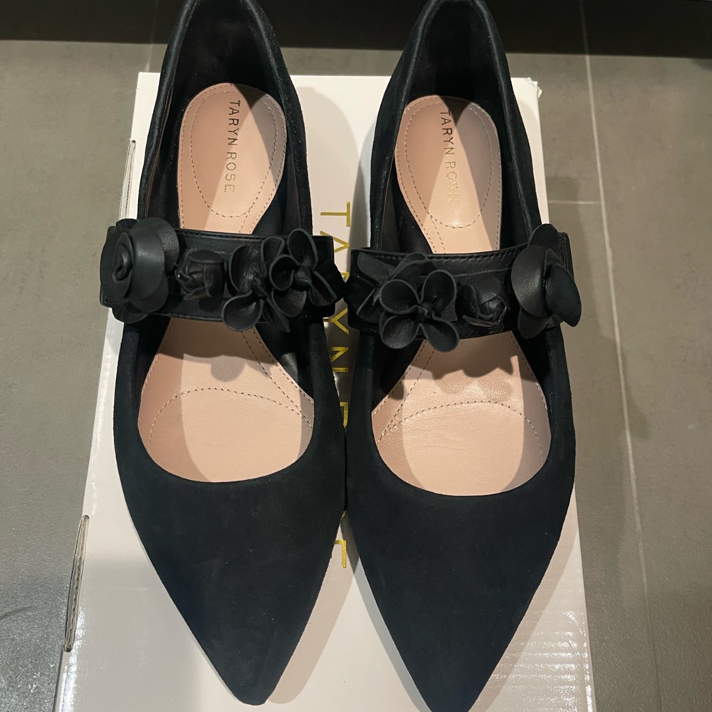 Taryn Rose black flats